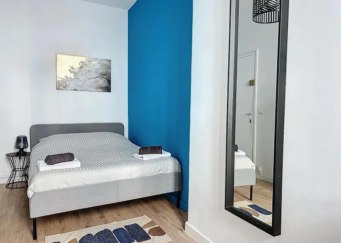 Grand Appartement Central - Trois Chambres - Les Freres De La Loc\'