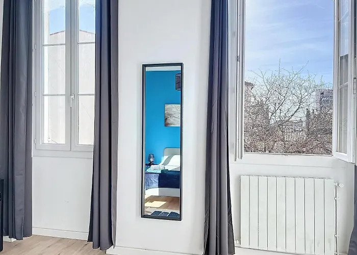 Grand Appartement Central - Trois Chambres - Les Freres De La Loc\'