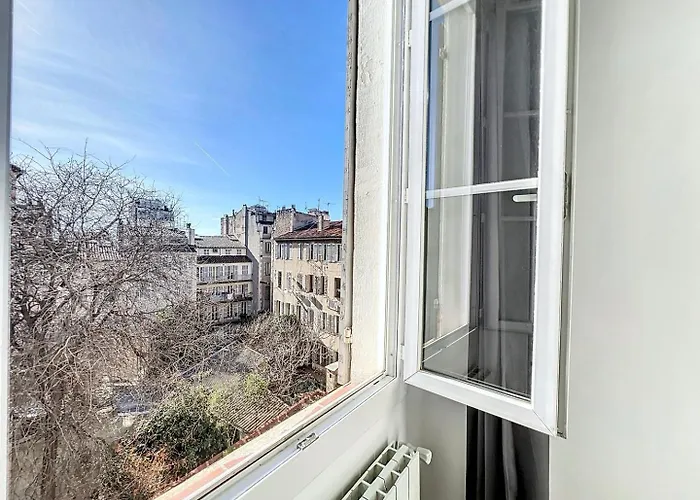 Grand Appartement Central - Trois Chambres - Les Freres De La Loc\'